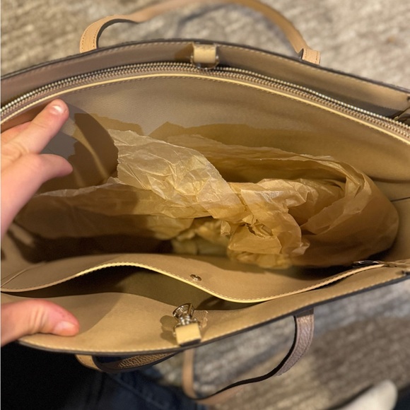 Kate Spade Beige and White Tote Bag - Picture 5 of 8